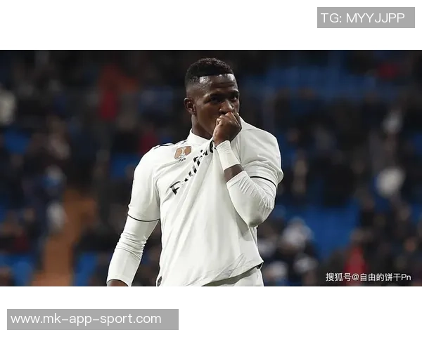 姆巴佩如风般迅捷连过数人一条龙破门展现超凡实力